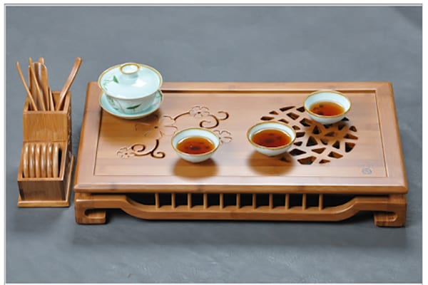 Khay trà gỗ với họa tiết tinh tế, hoa văn hút mắt